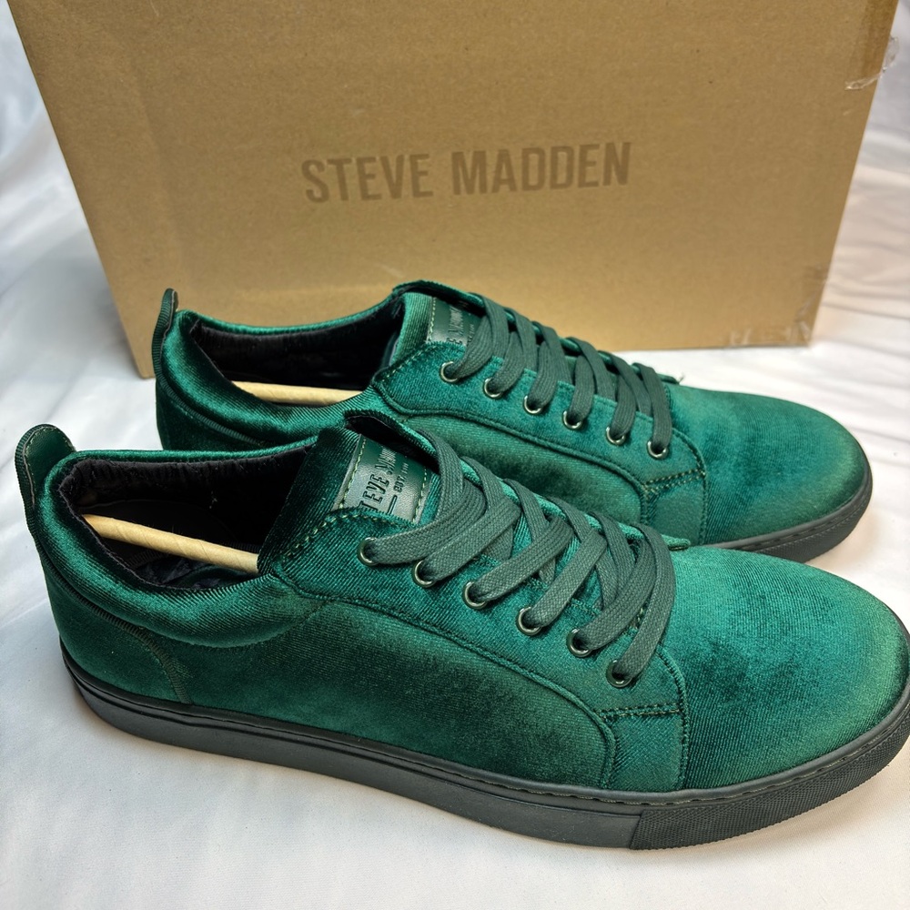 Steve Madden Yazi Casual
Sneakers Mens 9‎ Emerald Green
Velvet Shoes NWB
